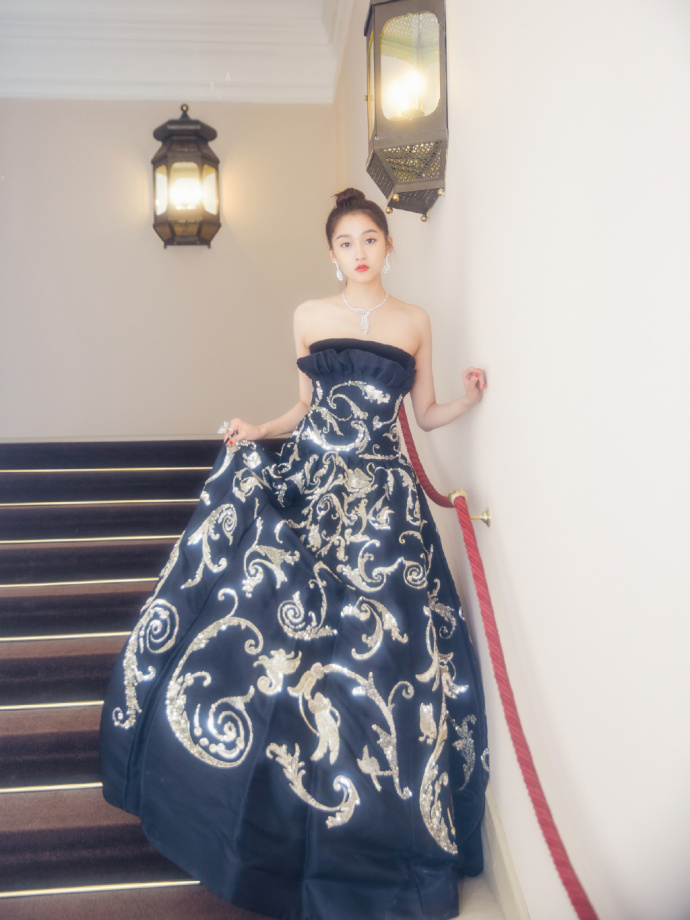 关晓彤图片_北京美女关晓彤《影》威尼斯首映礼 6