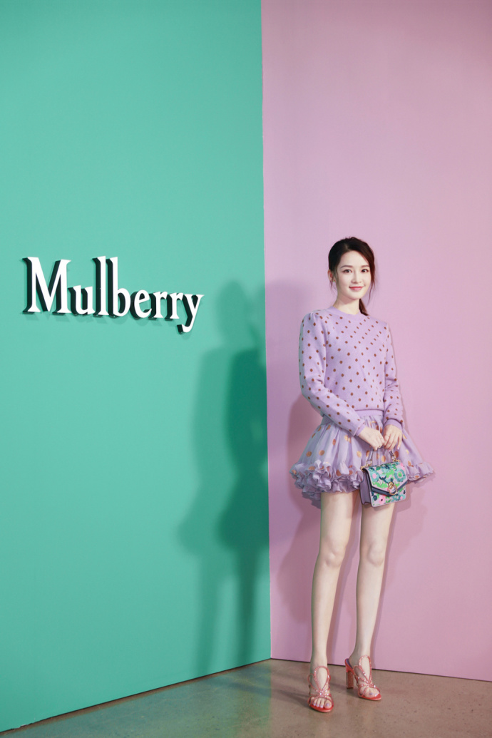 李沁图片_内地女演员李沁亮相Mulberry秋冬2018首尔 7