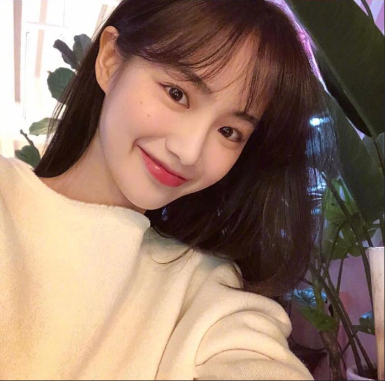 自然发色的中长卷发发型图片,好看的小仙女都这