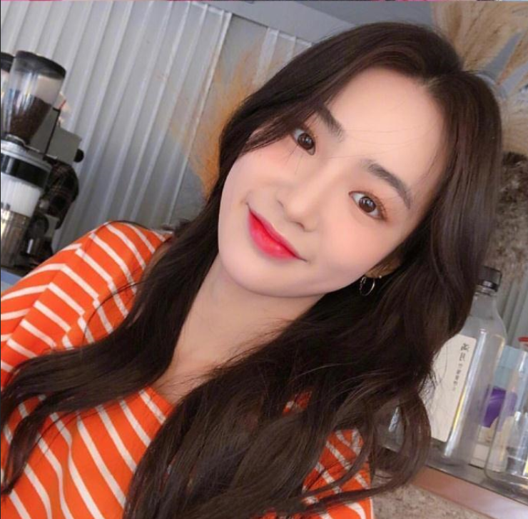 自然发色的中长卷发发型图片,好看的小仙女都这 5