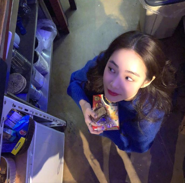 自然发色的中长卷发发型图片,好看的小仙女都这 11