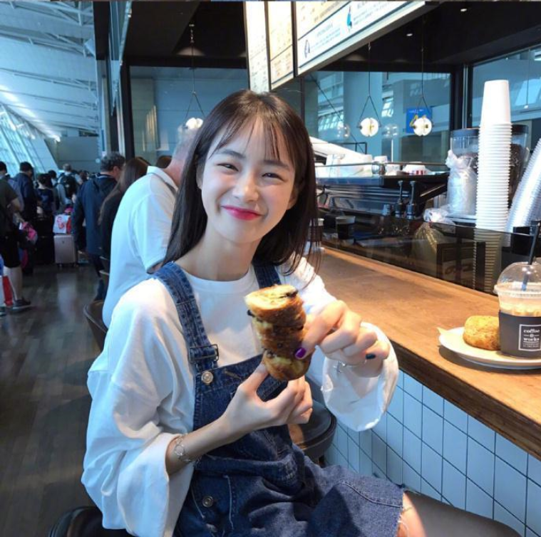 自然发色的中长卷发发型图片,好看的小仙女都这 13
