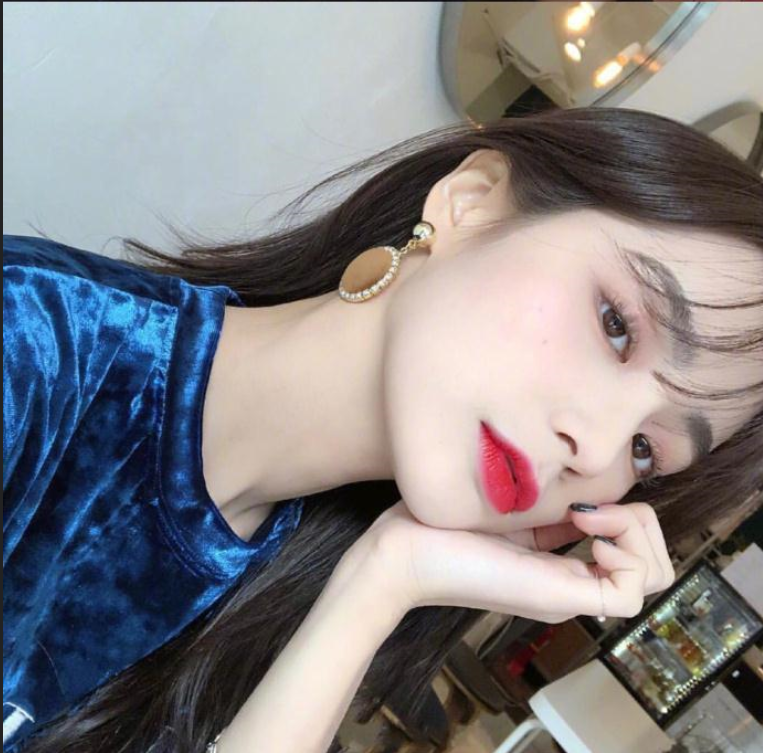 自然发色的中长卷发发型图片,好看的小仙女都这 15