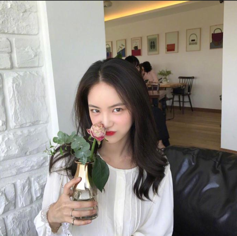 自然发色的中长卷发发型图片,好看的小仙女都这 16