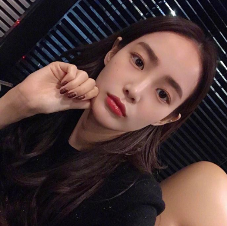 自然发色的中长卷发发型图片,好看的小仙女都这 17
