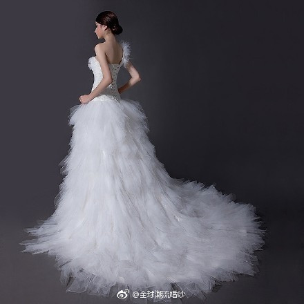 大拖尾婚纱礼服图片