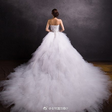 大拖尾婚纱礼服图片 2