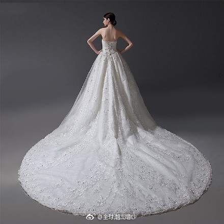 大拖尾婚纱礼服图片 7