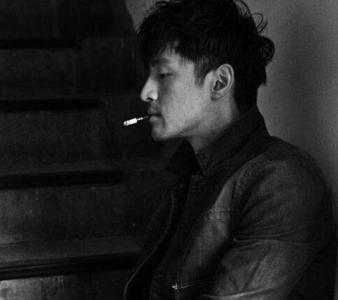 抽烟头像图片_抽烟男生头像吧 11