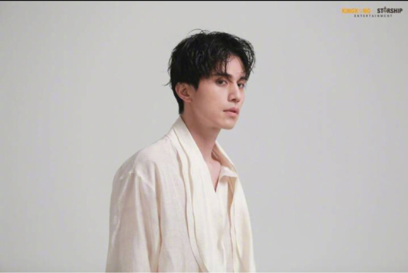 韩国男演员李栋旭《ELLE Korea》逆龄地狱使者侧脸 8