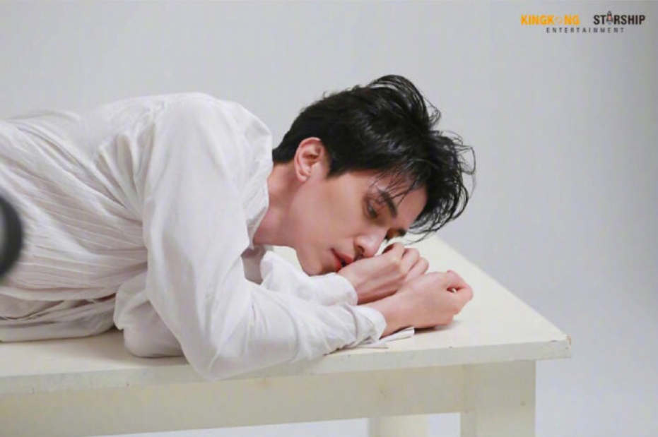 韩国男演员李栋旭《ELLE Korea》逆龄地狱使者侧脸 11