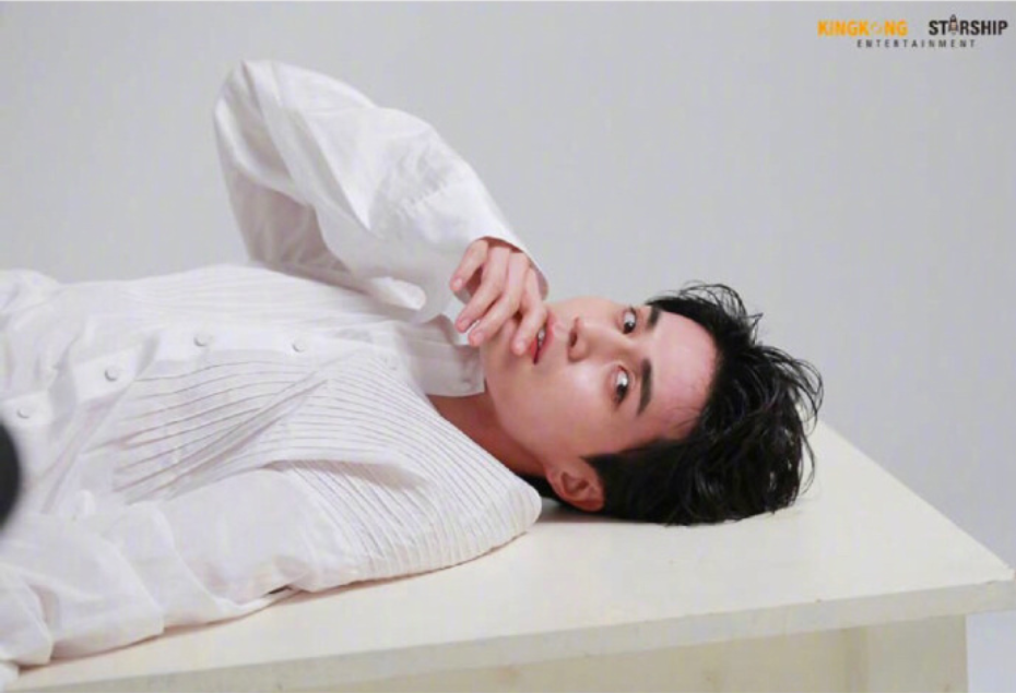 韩国男演员李栋旭《ELLE Korea》逆龄地狱使者侧脸 12