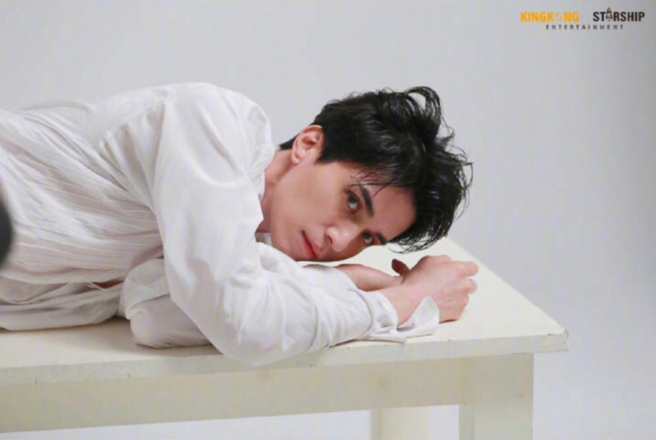 韩国男演员李栋旭《ELLE Korea》逆龄地狱使者侧脸 14