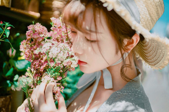 唯美田园少女低胸甜美写真 4