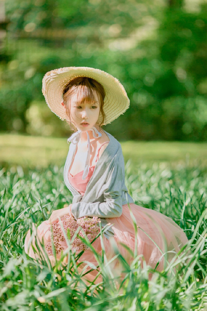 唯美田园少女低胸甜美写真 6
