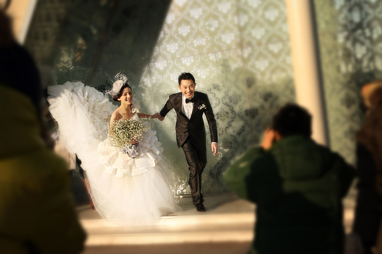 中国明星夫妻沙溢胡可婚纱照图片 11