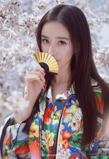 杨幂写真照片_大眼美女杨幂生日又一次远在纽约 3
