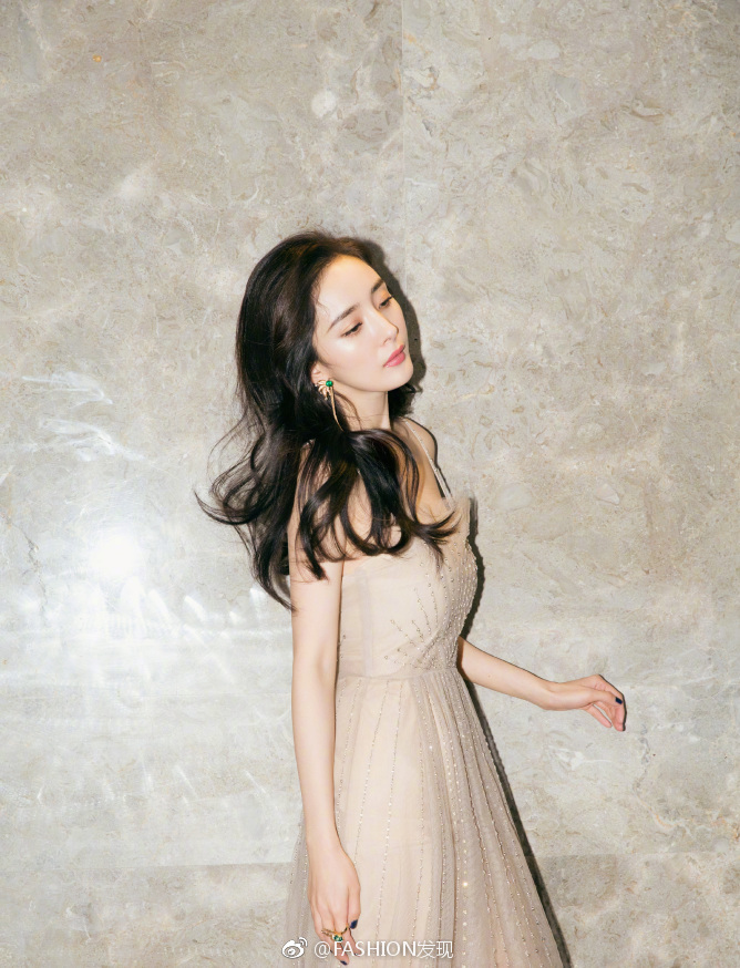 杨幂写真照片_大眼美女杨幂生日又一次远在纽约 7