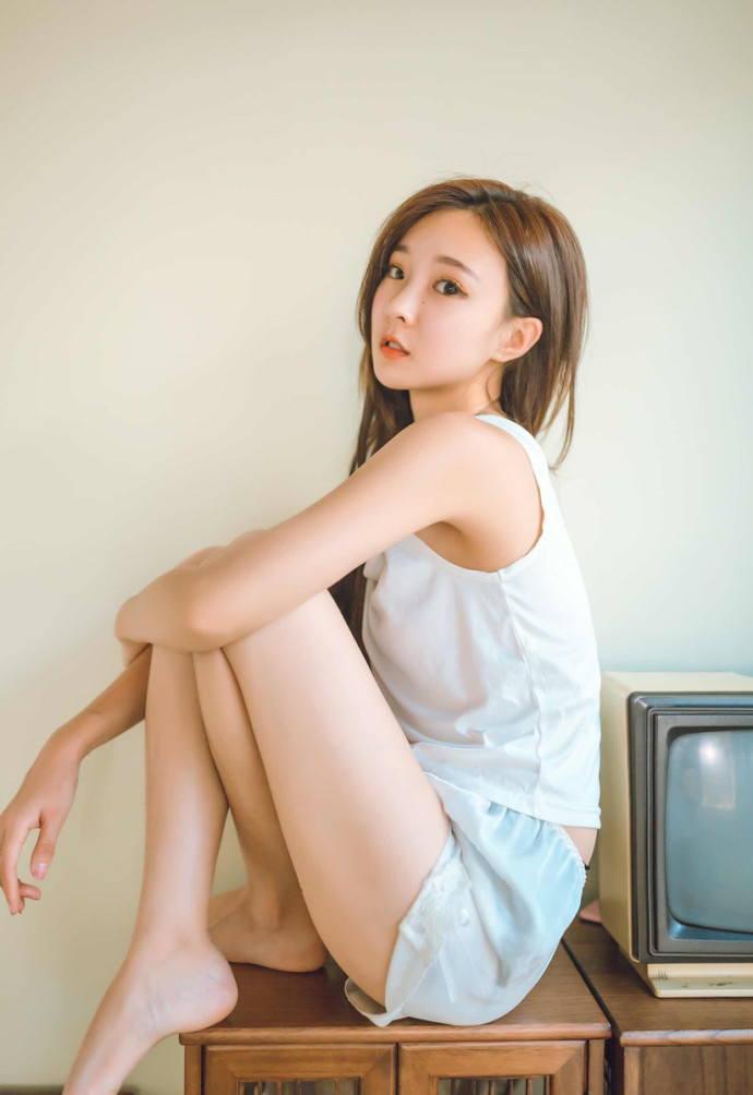 清纯长腿美女白嫩性感私房写真 4