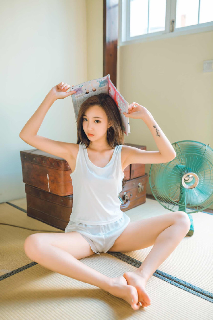 清纯长腿美女白嫩性感私房写真 6