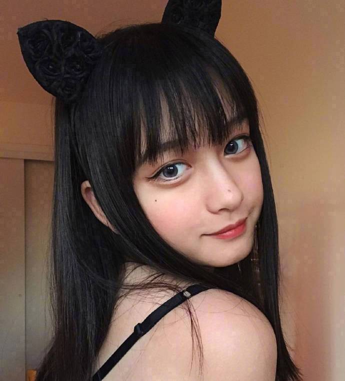 齐刘海发型图片_齐刘海女孩可软萌可暗黑的自拍 4