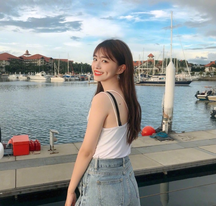酒窝美女甜美笑容自拍照 5