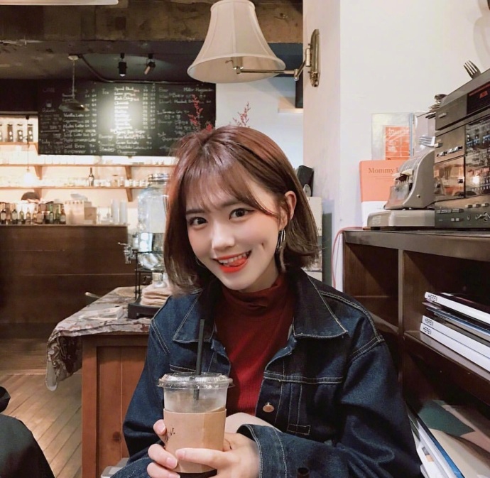 酒窝美女甜美笑容自拍照 6
