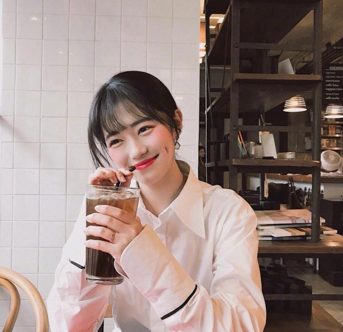 酒窝美女甜美笑容自拍照 7