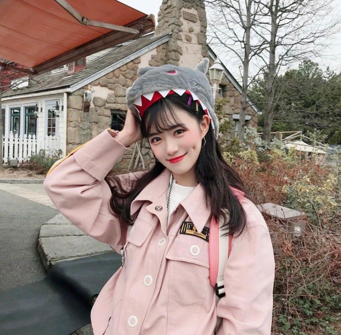 酒窝美女甜美笑容自拍照 8