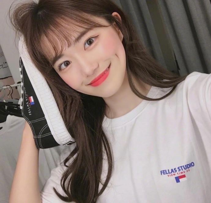 酒窝美女甜美笑容自拍照 9