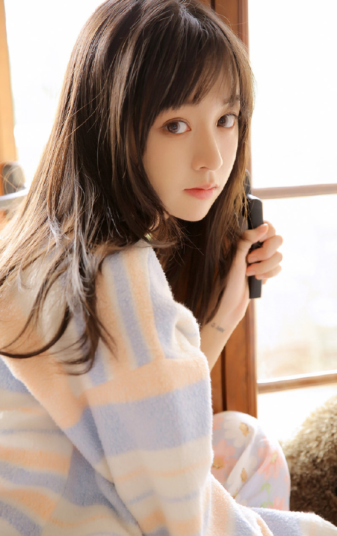 清新灵动的美少女居家写真 2
