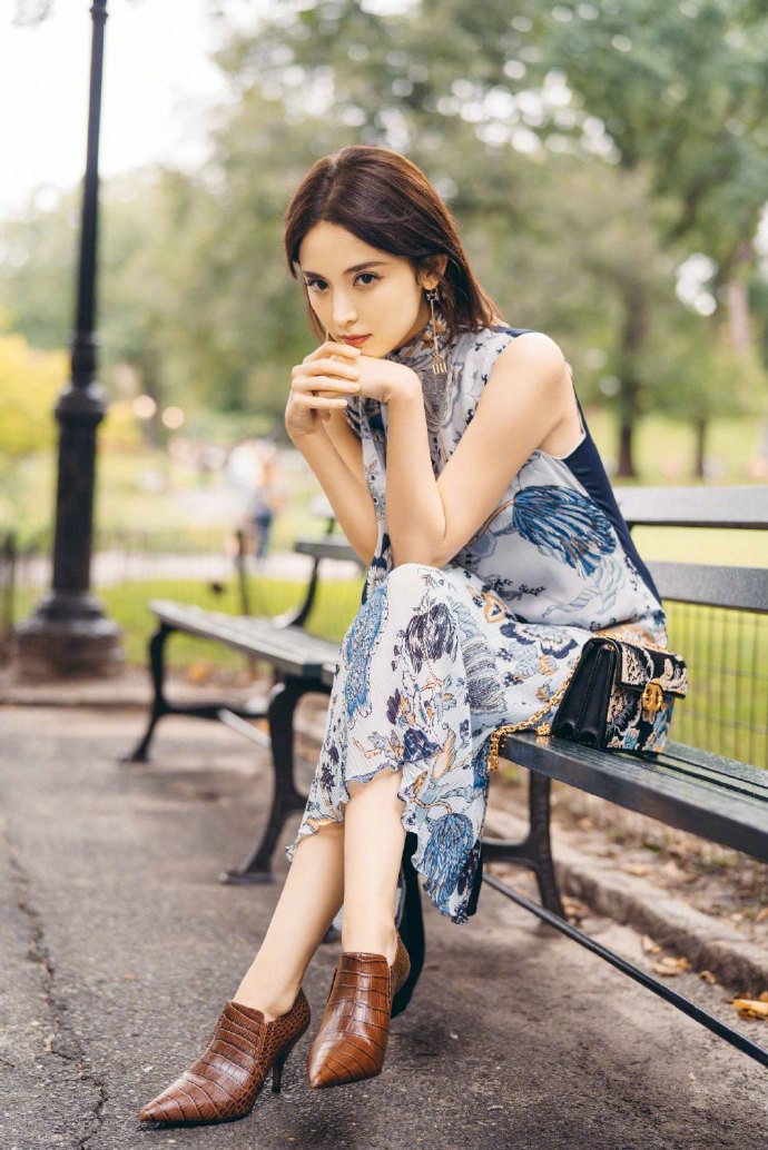 新疆美女明星古力娜扎恬静温柔纽约中央公园街 4
