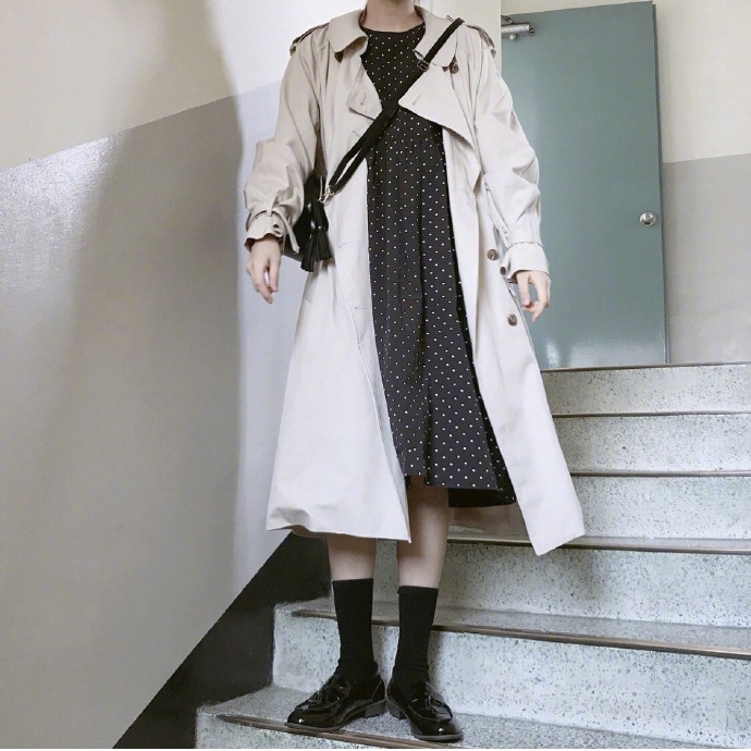 初秋怎么可以少一件风衣呢_女士风衣搭配参考 7