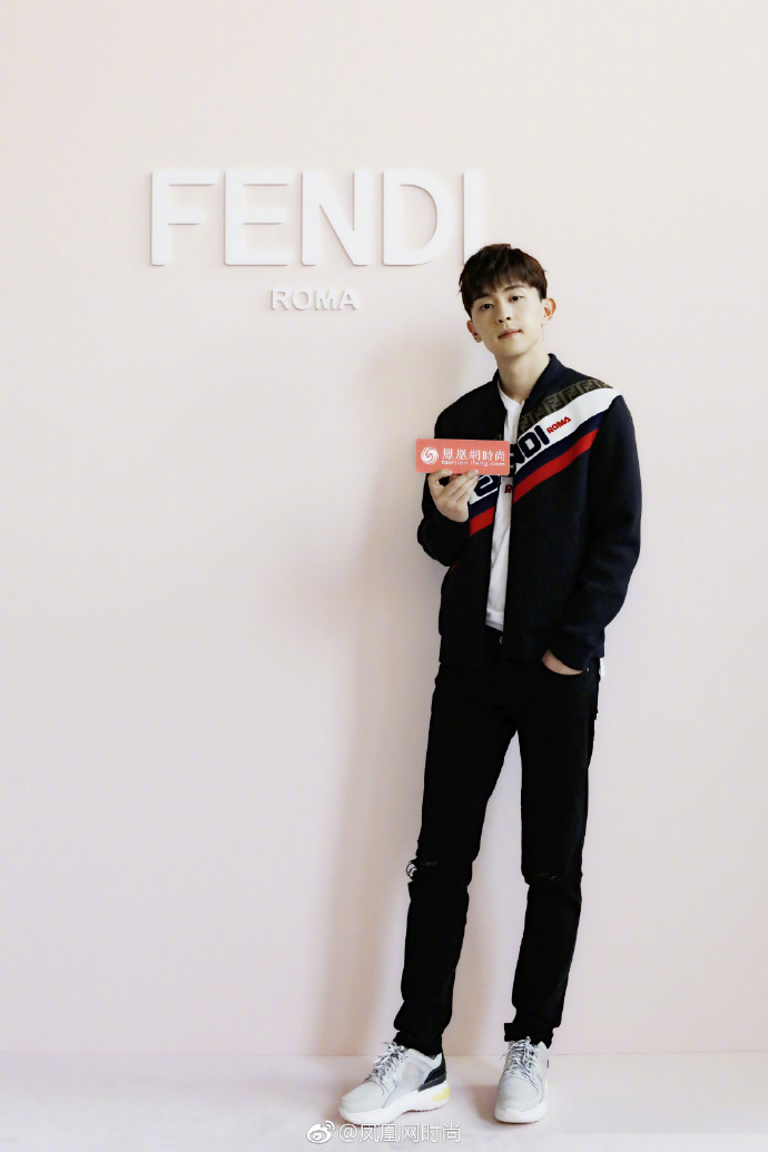 河北男明星邓伦亮相米兰时装周出席FENDI大秀 2
