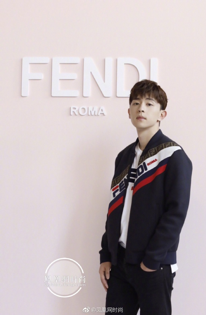 河北男明星邓伦亮相米兰时装周出席FENDI大秀 3