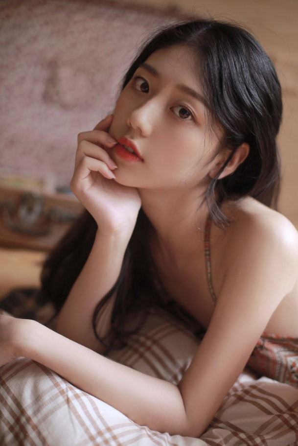 清纯小美女鱼子与余私服写真 5