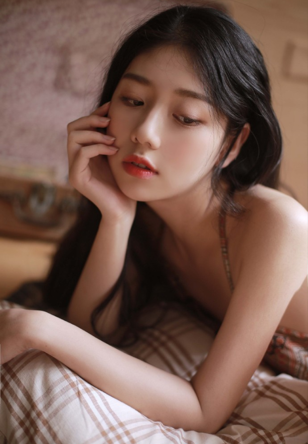 清纯小美女鱼子与余私服写真 6
