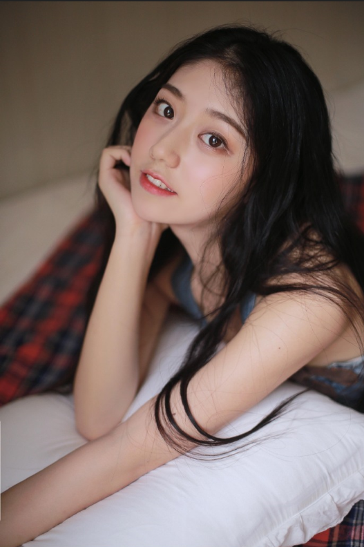 清纯小美女鱼子与余私服写真 10