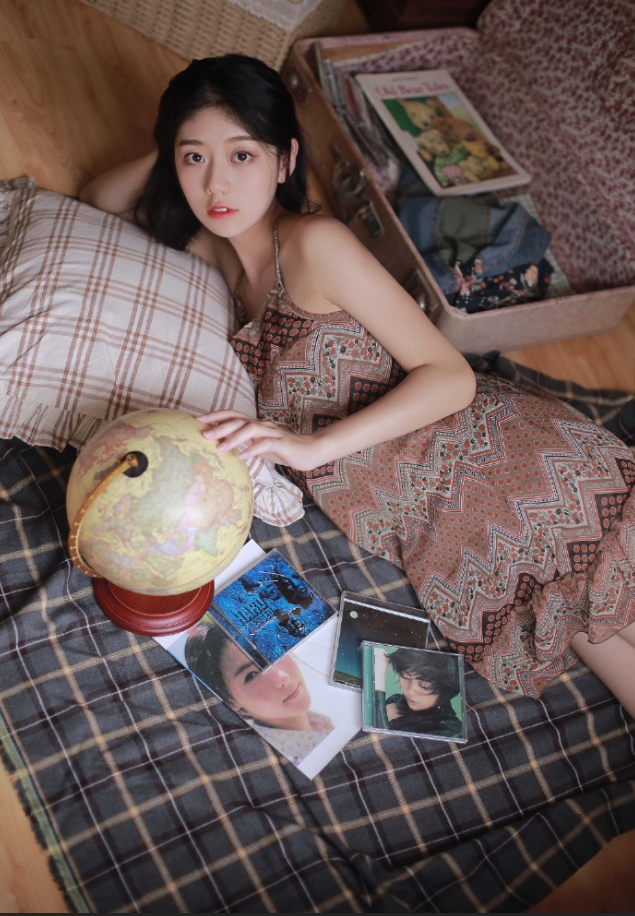 清纯小美女鱼子与余私服写真 13