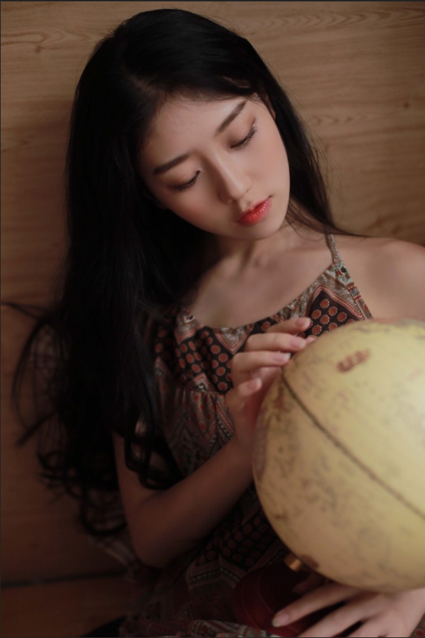 清纯小美女鱼子与余私服写真 15