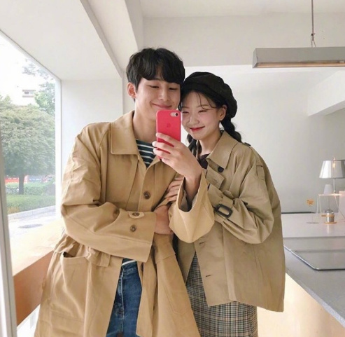 可爱的秋季校园情侣衣服穿搭Look