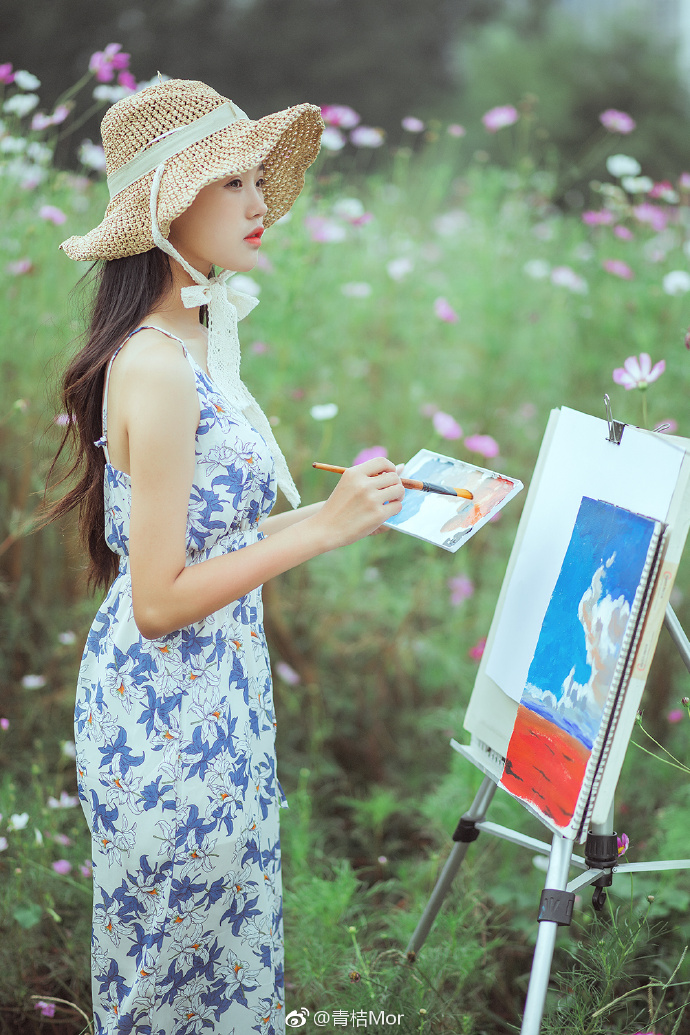 清纯文艺美女郊外写生图片 4