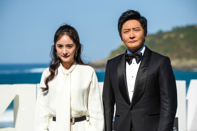 杨幂郭京飞刘杰出席《宝贝儿》圣塞巴斯蒂安电 5