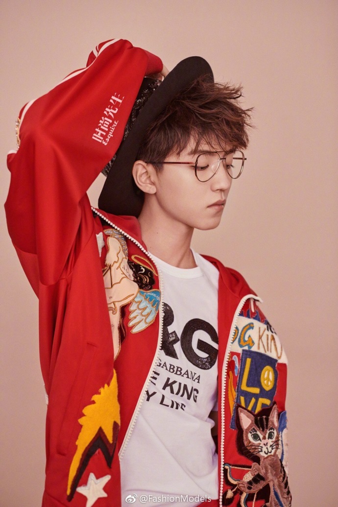 小鲜肉tfboy王俊凯《Esquire时尚先生》10月刊封面大 5