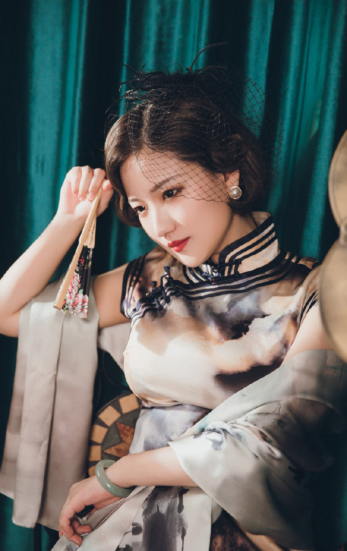 老上海成熟韵味美女复古写真 2