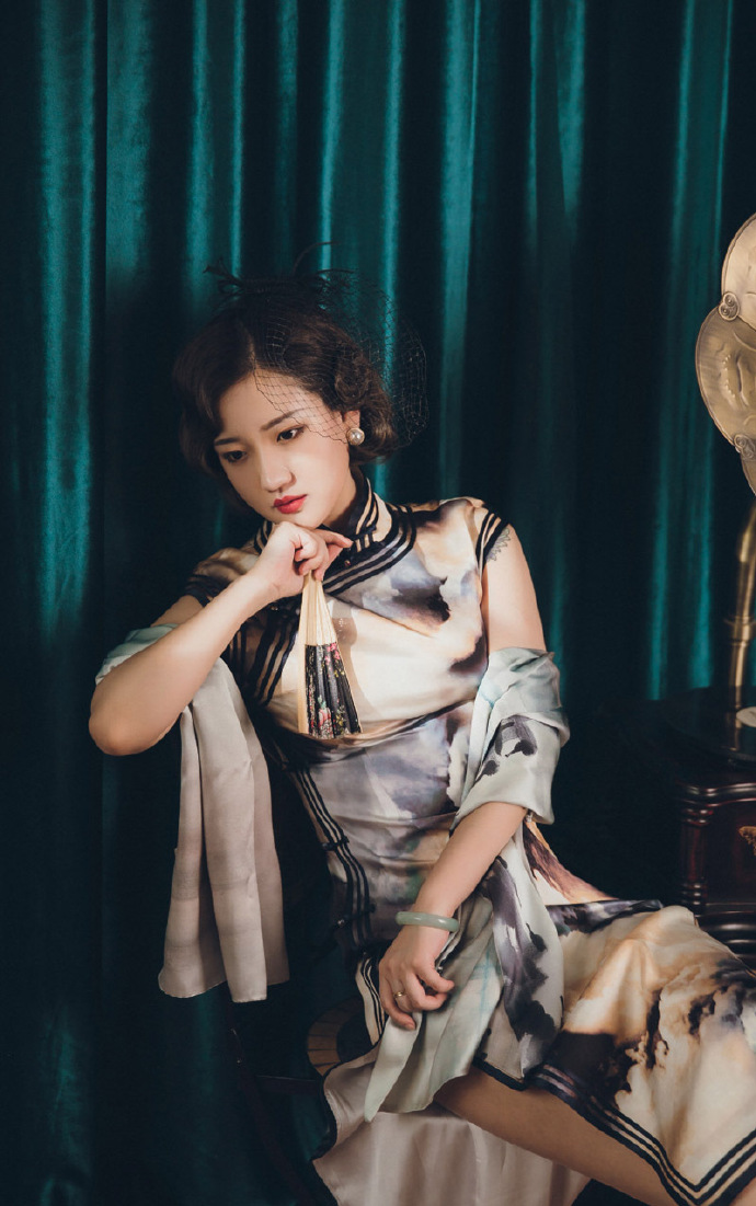 老上海成熟韵味美女复古写真 4