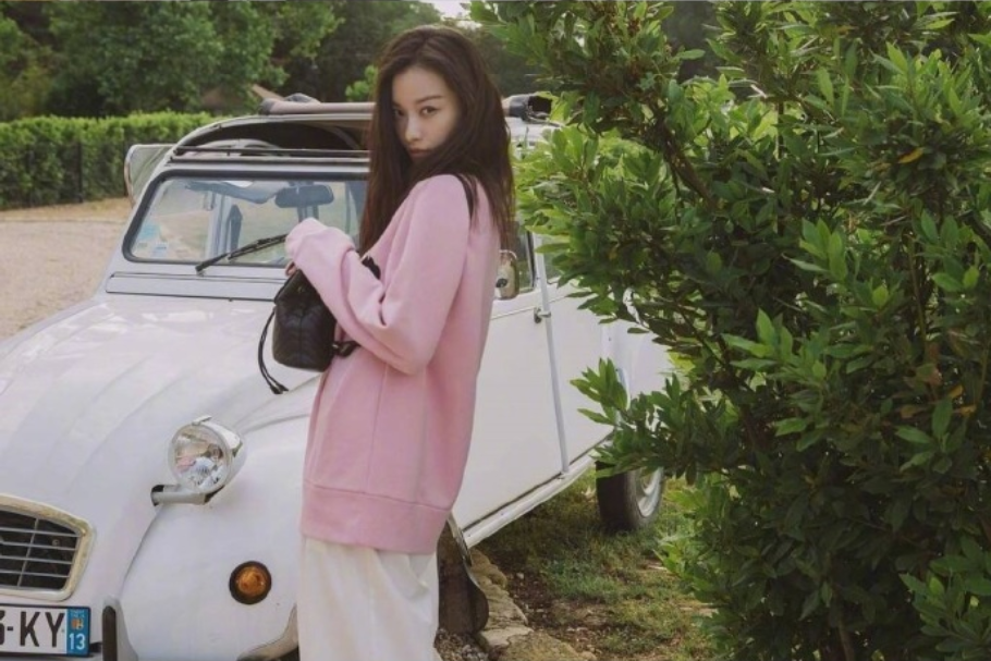 倪妮图片_南京美女明星倪妮复古街拍图片 2