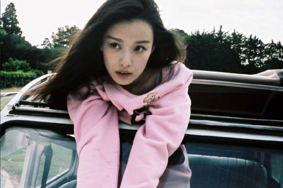 倪妮图片_南京美女明星倪妮复古街拍图片 3