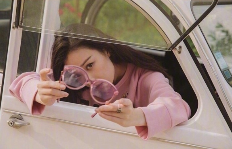 倪妮图片_南京美女明星倪妮复古街拍图片 7