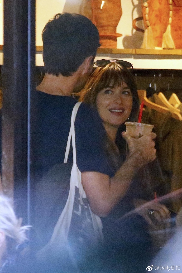 欧美美女明星达妹Dakota Johnson达科塔&middot;约翰逊街拍 5